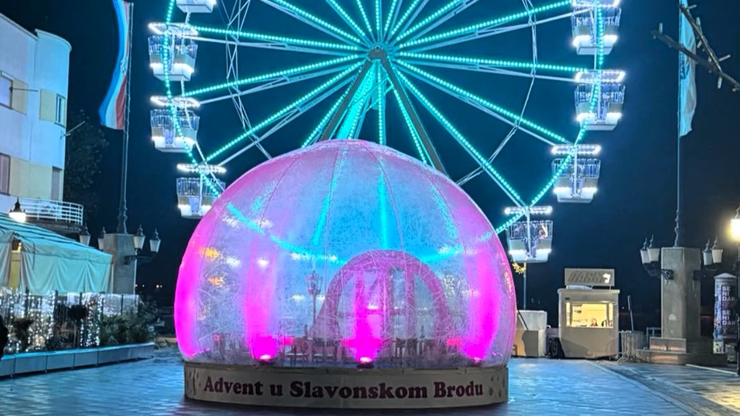 Danas paljenje prve adventske svijeće na Korzu