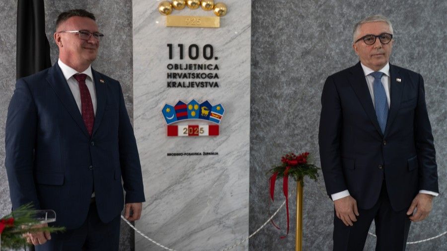 Otkrivena spomen-ploča povodom obilježavanja 1100. obljetnice osnutka Hrvatskoga Kraljevstva