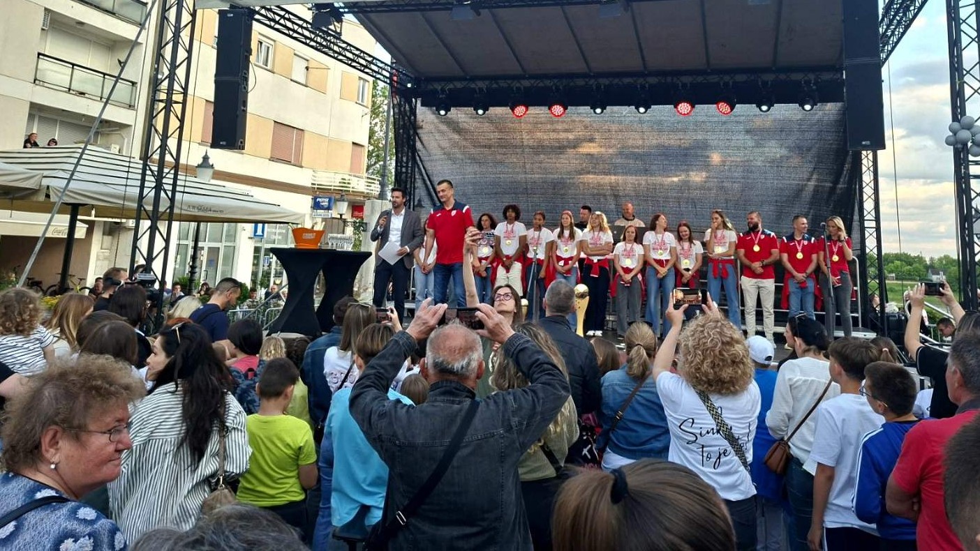 Kako je uspavani slavonski grad poludio za ženskom košarkom